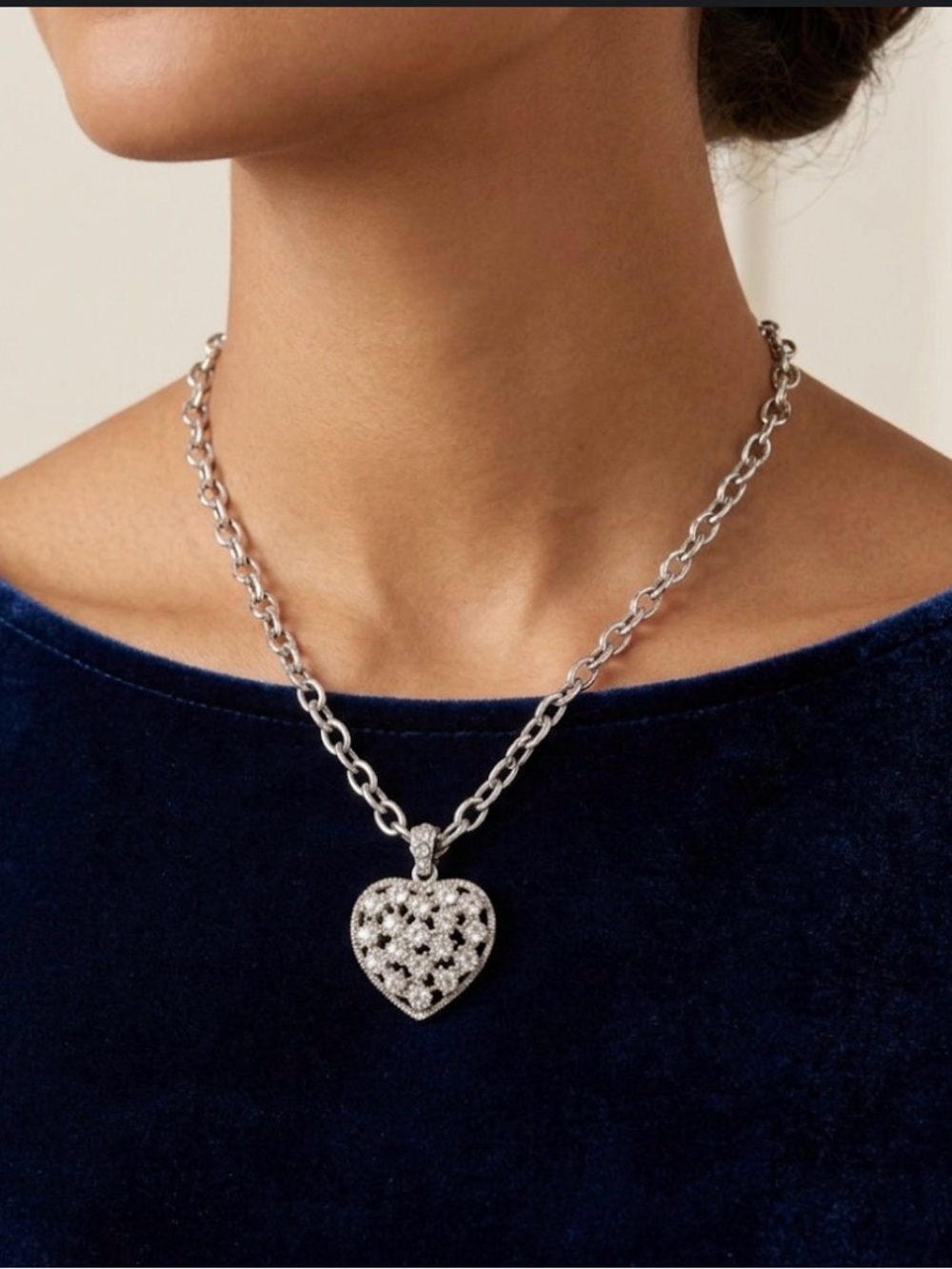 🧠 Vintage Rhinestone Heart Necklace